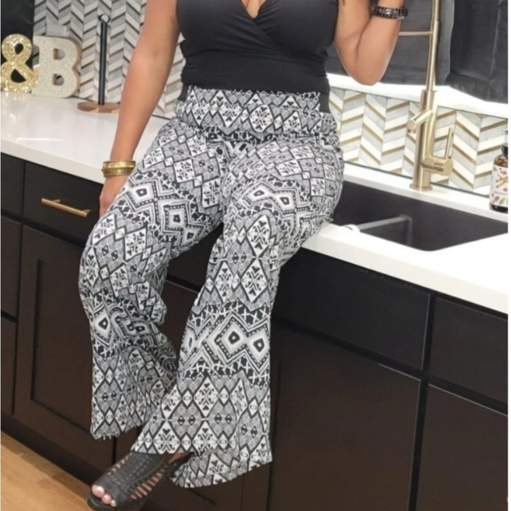 Black and White Abstract Pants Size Large